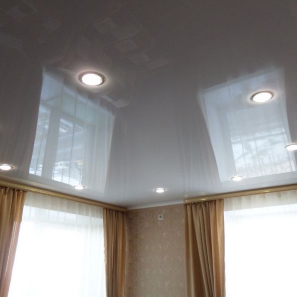 Глянцевые натяжные потолки